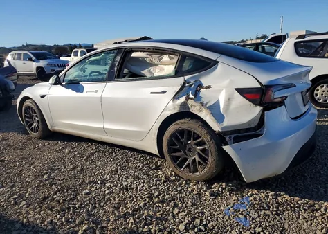 2025 Tesla Model 3 из США, поврежденный, VIN 5YJ3E1EA5SF079031